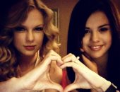 بعد حديث سيلينا جوميز عن تايلور سويفت.. صور تؤكد صداقتهما القوية منذ سنوات