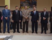 محافظ بنى سويف يشارك فى طابور الصباح وتحية العلم أثناء تفقده المدارس