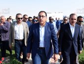 صور.. رئيس الوزراء يتفقد مشروعات الإسكان بمدينة ناصر بهضبة أسيوط