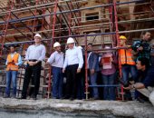 صور.. مدير ترميم قصر البارون يشرح لوزير الآثار تطورات الترميم