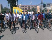 صور.. انطلاق مهرجان استقبال الطلاب بجامعة عين شمس بماراثون للدراجات