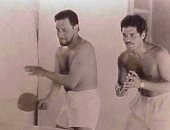 كواليس "لورانس العرب".. عمر الشريف وجميل راتب يلعبان تنس الطاولة بـ"الشورت"