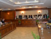 محافظ الجيزة يتفق مع المدارس الخاصة للمساهمة فى توفير احتياجات المدارس الحكومية