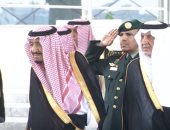 شاهد.. لحظة وصول العاهل السعودى إلى مقر تدشين قطار الحرمين السريع