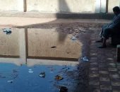 اضبط مخالفة.. مياه الصرف تغرق فناء مدرسة كفر الباشا بالشرقية
