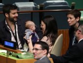 رئيسة وزراء نيوزيلندا تصطحب ابنتها الرضيعة فى جلسة بالأمم المتحدة