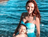 نيشان يتضامن مع مرضى "متلازمة داون" بنشر صورة لممثلة روسية مع ابنها