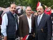 صور.. وكيل البرلمان يُشارك فى وقفة الجالية المصرية أمام الأمم المتحدة لدعم السيسى