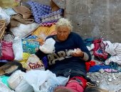 صور.. إيداع سيدة تعيش وسط القمامة والكلاب الضالة مصحة نفسية ببورسعيد
