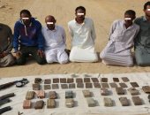 الداخلية تضبط تجار مخدرات بحوزتهم نصف كليو هيروين و125 طربة حشيش