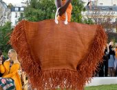 من الشنطة للقبعة.. الإكسسوارات كبيرة الحجم موضة صيف 2019 ممكن تختاريها