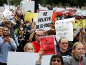 مظاهرات أمام مجلس الشيوخ ضد مرشح ترامب للمحكمة العليا لاتهامة بالاغتصاب