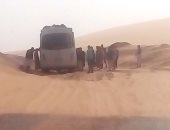 صور.. الغرود والكثبان الرملية تعزل قرى الثمانين بالوادى الجديد عن المحافظة 