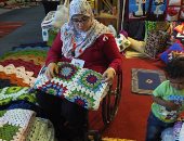 صورة اليوم.. حكايات انتصار الإرادة بالكروشيه فى معرض تراثنا