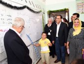 رئيس الوزراء يزور مدرسة شرم الشيخ الرسمية للغات ويجرى حوار ودى مع الطلاب