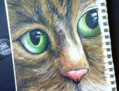 "أميرة" تبدع فى رسم اللوحات الفنية باستخدام الرصاص والفحم 