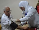 محافظ بورسعيد يشارك فى حملة الكشف عن "فيروس سى"