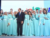 الرئيس السيسي يلتقط صورا تذكارية مع عدد من ذوى الاحتياجات الخاصة