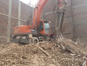 صور.. إزالة 30 منزلاً ضمن حملة هدم 100 عقار  آيل للسقوط بقنا 