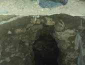 صور.. حى وسط الإسكندرية يبلغ "الآثار" بالعثور على حفر أرضى أسفل مخزن للكتب