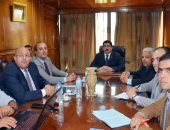 محافظ القليوبية يعقد إجتماعا لتنفيذ ممشى مصر على كورنيش النيل بمدينة بنها