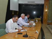 محافظ مطروح يوجه بمراجعة توزيع المدرسين لسد العجز ومحاسبة المقصرين