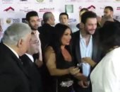 أحمد الفيشاوى برفقة زوجته ووالده على السجادة الحمراء لمهرجان الإسكندرية