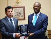 وزير الشباب والرياضة يستقبل سفير موزمبيق لبحث التعاون بين البلدين