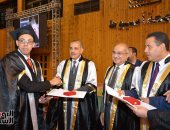 صور.. محافظ أسيوط يشهد حفل تخريج الدفعة 53 لطلبة الصيدلة الإكلينيكية