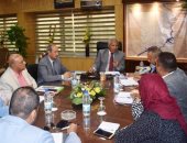 محافظ أسوان يناقش تنفيذ 6 مشروعات لصندوق تحيا نصر بـ320 مليون جنيه