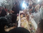 بدء صلاة القداس الألهى بدير القديسة دميانة قبل صلاة الجنازة على الأنبا بيشوى