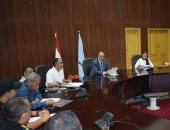 محافظ  البحر الأحمر يعقد اجتماعا لمتابعة مشروع مجابهة الأزمات "صقر 31"