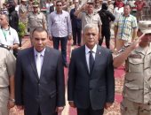 صور.. محافظ المنوفية ومدير الأمن يضعان إكليل الزهور على النصب التذكارى