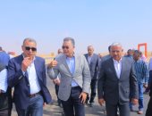 صور.. وزير النقل يتابع توسعة طريق القاهرةـ السويس من "الإقليمى" حتى دائرى القاهرة 