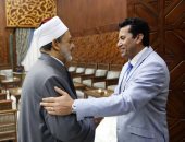 شيخ الأزهر لوزير الرياضة: نعول بشدة على الشباب ودورهم الفاعل فى المجتمع