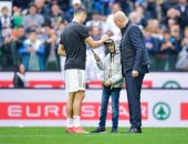 طفل إيطالى يجبر كريستيانو رونالدو على إيقاف إحماء يوفنتوس.. صور 