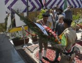 صور.. محافظ المنيا يضع إكليل زهور على النصب التذكارى احتفالا بانتصارات أكتوبر