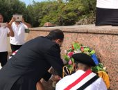 صور.. محافظ شمال سيناء يضع إكليل الزهور على قبر الجندى المجهول