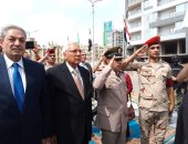 صور.. محافظ الدقهلية يضع أكليل الزهور على النصب التذكارى للشهداء