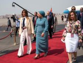 قرينة الرئيس السيسي وميلانيا ترامب تغادران مطار القاهرة الدولى