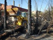 صور .. البدء فى تنفيذ حزام آمن بقرية الراشدة لمنع وصول الحرائق للمنازل 