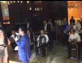 أى دمعة حزن لا.. دينا ترقص على غناء أحمد آدم فى إحدى الحفلات "فيديو"