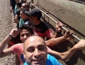 شاهد.. جماهير المحلة "متشعبطين" بالقطار لحضور مباراة المقاولون بكأس مصر
