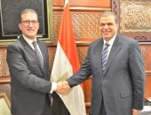 وزير القوى العاملة يقترح بوليصة تأمين إجبارى للعاملين في الأردن