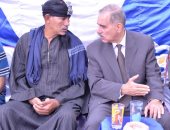 محافظ أسيوط يقدم واجب العزاء لأسرة الشهيد أحمد عبد التواب  