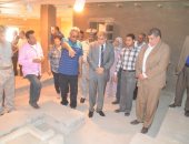 صور.. محافظ المنيا يتفقد مركز زوار تل العمارنة