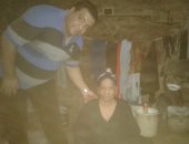 فيديو وصور.. مأساة عجوز بسوهاج تعيش بمفردها فى منزل مظلم ولا تجد من يرعاها