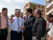 محافظ القليوبية يتفقد مدينة الخصوص ويفتتح مدرسة بالخانكة ويأمر بتوفير قافلة طبية 
