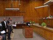 محافظ أسيوط يستهل لقاء المواطنين بتكريم طبيبين ورئيس هندسة شرق