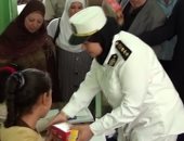 الداخلية توزع ملابس العيد على مرضى مستشفى أبو الريش للأطفال 